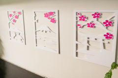 3D-printad väggpanel med japanskt inspirerat motiv – sakura-blommor som ger en unik och elegant känsla till ditt hem.